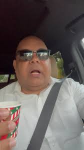 La perversa cantando y Michael riendo😂😂😂¿Cómo canto la Perver? 😂😂😂😂  Dios mío estás artistas de ahora que no se pueden escuchar en vivola  🤦🏽‍♀️ #NFL #giveaway #nfl #freestuff #NFLGames #sundaydinner  #sundaybrunch #church #