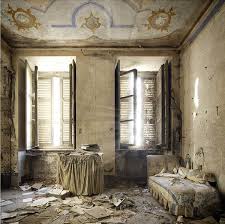Les Plus Beaux Lieux Abandonnes En Italie Maison Abandonnee Batiments Abandonnes Abandoned House