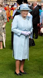 Queen Elizabeth Ii Photos Photos Queen Elizabeth Ii Hosts A Garden Party Royal Queen Queen Elizabeth Queen And Prince Phillip