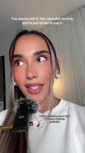 Lacey Holt's Instagram, Twitter & Facebook