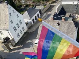 Oft werden die regenbogenflaggen aber angezündet oder gestohlen. Nein Zur Segnung Gleichgeschlechtlicher Paare Erhitzt Die Gemuter Der Katholiken Im Sauerland Meschede