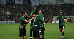 Süper lig 'in 41'inci hafta karşılaşmasında şampiyonluk mücadelesi veren galatasaray, deplasmanda yukatel denizlispor'un konuğu oldu. Galatasaray Denizlispor Mac Ozeti Izle Goller