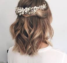 There are several short hairstyles for wedding is available and choosing one according to the face shape is very important. 30 Low Key Short Wedding Hairstyles Of Summer 2020