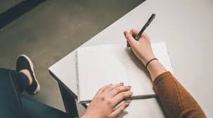Pada bagian ini berisi pembuka cerita yang mengenalkan tokoh dan peristiwa yang akan dihadapinya. Teks Eksplanasi Adalah Tulisan Hasil Pengembangan Kaidah Ilmiah Berikut Ciri Ciri Dan Strukturnya Lifestyle Fimela Com