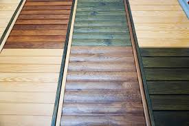 Akrilik boya, ahşap üzerine uygulaması başarılı, kuruması uzun sürmeyen ve yağ bazlı boyalara kıyasla çok az kokusu olan bir ahşap boya çeşididir. Esfera Valresa