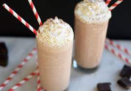 6 Resep Minuman Coklat Mudah Dibuat Yang Enak Dan Kekinian Milkshake Recipe Chocolate Summer Dessert Recipes Chocolate Milkshake