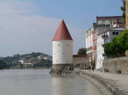 Sie befindet sich auf der höchsten erhebung zwischen den beiden flüßen donau und inn,. Ausflugsziele Passau Sehenswurdigkeiten Dreiflussestadt Tagesausflug Ausfluge Stadtfuhrungen