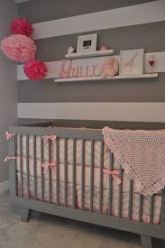 Grau und rosa babyzimmer 40 fotos zum inspirieren toys kids amp baby babyzimmer fotos kinderzimmer ideen madchen rosa graue wand gestaltung kinder zimmer baby kinderzimmer. Babyzimmer Grau Rosa Wandstreifen Weiss Pompon Deko Baby Zimmer Grau Rosa Schlafzimmer Babyzimmer