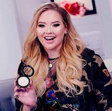 Some sources reported that their relationship failed after she knew that her boyfriend was cheating on her. Nikkie De Jager Nikkietutorials Net Worth Age Boyfriend Height Wiki Bio Youtuberfacts