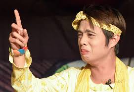 Ông thường vận dụng con mắt của nhiều ngành nghệ thuật. Tuáº¥n DÅ©ng Cu Sá»'c Ä'áº§u Ä'á»i La Thi Rá»›t TrÆ°á»ng San Kháº¥u Bao NgÆ°á»i Lao Ä'á»™ng