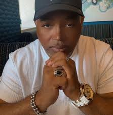 NYC! See you this Sunday September 28th! Got a few tickets left here  https://publictheater.org/performances-jp/2025/k/kandace-springs/ I'll be  with my badass trio with Camille Gainer