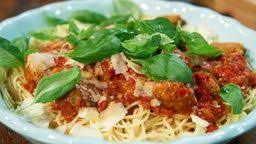 Rezept Italienische Hackballchen Polpette Mit Pasta Ndr De Ratgeber Kochen Rezept Rezepte Food Network Lebensmittel Essen