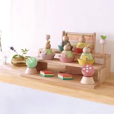 触って飾れる 木製ひな人形 飾る工程も楽しめるお雛様の新機軸 puca 木製ブリック雛人形 プーカのcuna selectの商品詳細ページです 雛人形 お雛様 雛飾り