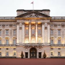 Buckingham palace is recognised around the world as the home of the queen, the focus of national and royal celebrations as well as the backdrop to the regular changing the guard ceremony. Tickets Buckingham Palace London Tiqets Com