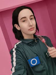 Dressing up as Gi-hun from Squid Game at NYCC