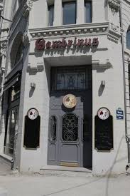 De ce cantam noi acest cantec? ClÄƒdiri Bantuite Fantoma Din Hotel CiÈ™migiu ReÈ›ete È™i Vedete