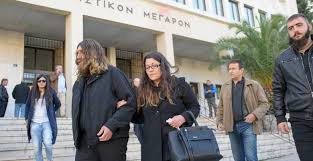«είχε σκεφτεί να πηδήξει από το παράθυρο». Dikh Giakoymakh Sygklonistikes Kata8eseis Twn Goniwn In Gr