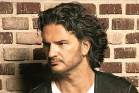 Ricardo arjona, né le 19 janvier 1964 à jocotenango, dans la région antigua guatemala, est un biographie ricardo arjona, de son vrai nom edgar ricardo arjona morales, est né à jocotenango. Ricardo Arjona Biografia Historia Y Legado Musical
