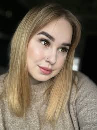 Stymulatory tkankowe ❤️‍🔥🔥 Jak widać na zdjęciu efekty mówią same za  siebie 🫶🏼 Do zalet dodałabym zdecydowanie lifting dolnego piętra twarzy  oraz piękne podkreślenie kości policzkowych 😍 Zabieg ma za zadanie  odmładzać