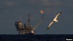 Sementara harga minyak mentah patokan internasional brent turun 4,43 dollar as atau 6,6 persen menjadi 62,36 dollar as per barrel setelah sebelumnya sempat anjlok ke 61,71 dollar as per barrel, terendah sejak desember 2017. Permintaan Menguat Harga Minyak Mendekati Level Tertinggi Sejak 2014