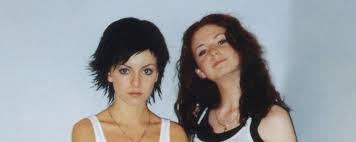 Watch the video for all the things she said by tatu for free, and see the artwork, lyrics and similar artists. Das Komplizierte Erbe Von T A T U S All The Things She Said