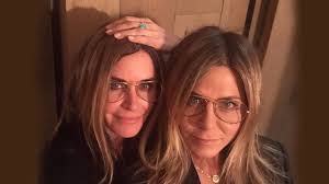 Courteney cox considered plan at mount vernon college, yet dropped out to look for after a showing in new york city. Courteney Cox And Jennifer Aniston Are Twinning In 51st Birthday Post Youtube