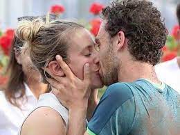Marco cecchinato entra così nella prestigiosa schiera di italiani che hanno centrato i quarti di finale di uno slam. Mobile Cecchinato Supera Fognini Chi E Il Tennista Piu Forte D Italia Con Un Passato Ambiguo News E Ultime Notizie Oggi Da Italia E Mondo Login Abbonati Per Te Sezioni Edizioni Locali Corriere Tv Corriere Daily Podcast Archivio Digital