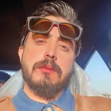 موظفو اللجنة الأولمبية...