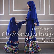 Misalya saja paduan warna biru tua elektrik dengan motif abstrak. 40 Koleski Terbaik Baju Couple Warna Biru Elektrik Trend Couple
