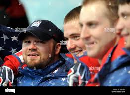 L-R) Steve Mesler, Steven Holcomb, Curtis Tomasevicz et Justin Olsen, et  des USA 1 équipe célébrer après les hommes de Bobsleigh bob à quatre  concours 4 chaleur au Centre des sports de
