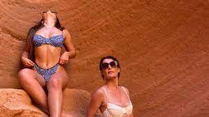 Heiß! TikTokerin Addison Rae und Mutter posieren im Bikini | Promiflash.de