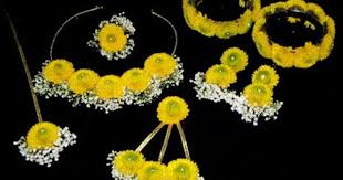 White And Yellow Haldi Flower Jewelry Wedding Flower Jewelry Flower Jewellery Fresh Flower Jewelry