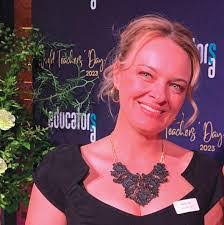 Penny Gill's Instagram, Twitter & Facebook