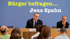 Während nur die alten geimpft werden und junge menschen ungeimpft lockerungen. Burgerpressekonferenz Mit Gesundheitsminister Jens Spahn Cdu Jung Naiv