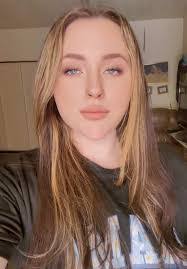 Ana Newell's Instagram, Twitter & Facebook