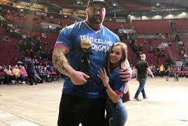 15 pictures of nba players making regular people look tiny. Celebrity Couples With Huge Height Differences Obsev
