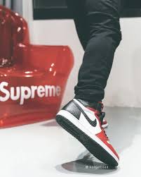 The Air Jordan 1 Retro High Og Satin Snake Kicksguru In 2020 Air Jordans Red Nike Shoes Jordan 1 Retro High
