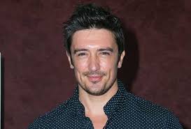 Adam Croasdell (EastEnders), Reign'in 4. sezon kadrosuna dahil oldu.