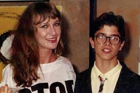 He received the mia martini critics award at the sanremo music festival in 2000 and in 2012, with the songs replay and un pallone, respectively. Morte Daria Nicolodi Samuele Bersani Rivela A 14 Anni Mi Ha Salvato La Vita