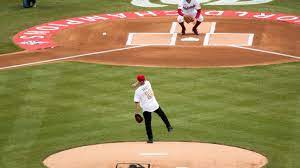 Yanks Nats Kneel In Black Lives Matter Salute Fauci S Toss Keci