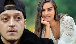 Mesut özil hoş geldin @mesutozil1088 mesajını yayınladı. Mesut Ozil In Esi Hamile Mesut Ozil In Esi Amine Gulse Hamile