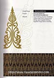 Pengaruh budaya asing yang kemudian menjadikannya beragam, terutama batik pesisir yang menyerap berbagai pengaruh dari luar. 17 Malay Motif Ideas In 2021 Motif Batik Batik Pattern Motif Design