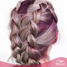 لوك هذا الأسبوع لون شعر بنفسجي مثالي لقد أحببنا درجات الألوان هذه من ابتكار Colourmesue This Week S Look Of The W Hair Styles Hair Looks Long Hair Styles