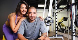 Maybe you would like to learn more about one of these? Diogo Nogueira Se Exercita Com A Esposa Personal Trainer Milena Tudo Pop