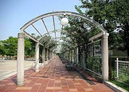 The parallel lines converge in the distance. File One Point Perspective Jpg Wikimedia Commons
