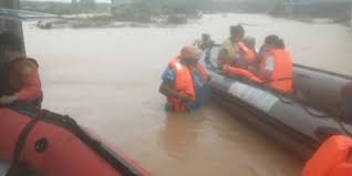 Bersama wartawan lokasi nisrin mohd noh di talian. Tanjungpinang Dikepung Banjir Merdeka Com