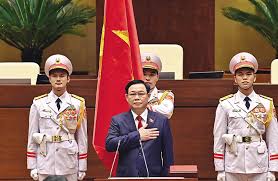 Ngay sau đó, ông vương đình huệ đã tuyên thệ trước quốc hội theo quy định của hiến pháp. Eugs6ghnpguaom