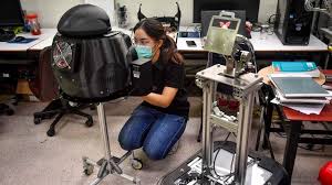Cara hidup sehat saat bekerja lainnya yaitu dengan menaruh beberapa tanaman hias kecil di atas meja kerja. Pandemi Covid 19 Saatnya Robot Gantikan Manusia Sebagai Pekerja