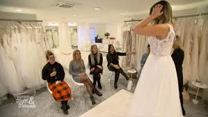Frank schö sie nä ja schon ihr hochzeitskleid. Zwischen Tull Und Tranen Mit Dschungelkonigin Jenny Auf Brautkleid Suche