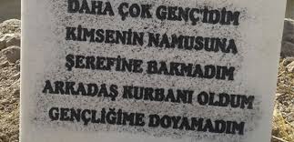 Ölen kişinin defnedildiği yerin kaybolmasını önlemek için, israfa varmamak şartıyla basit bir mezar yaptırılmasında dinen bir sakınca yoktur. Mezar Tasina Arkadas Kurbani Oldum Yazildi Neler Oluyor Hayatta Haberleri